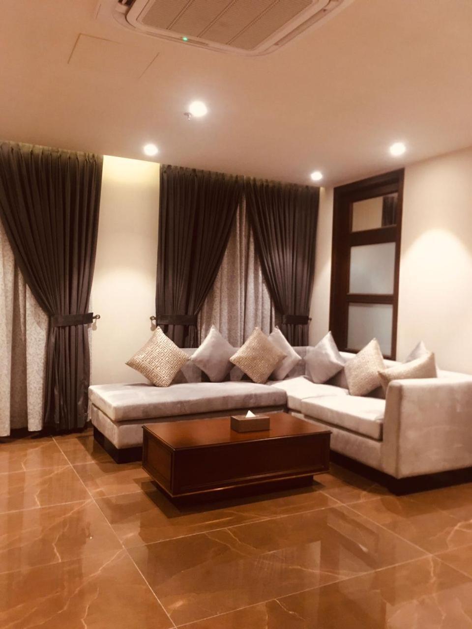 Jacaranda Heights Hotel Islamabad Buitenkant foto